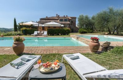 Maison de campagne à vendre Asciano, Toscane, RIF 2992 Blick auf Anwesen