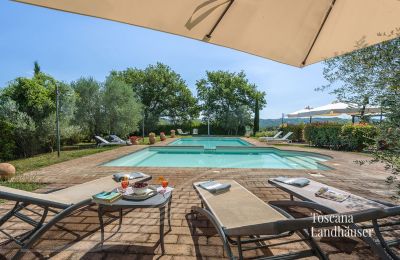 Maison de campagne à vendre Asciano, Toscane, RIF 2992 Blick auf Pool 