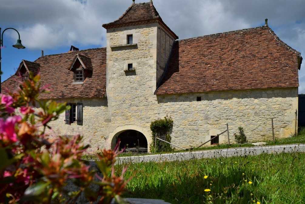 Photos Ancien domaine viticole avec maison de maître et gîte, Quercy