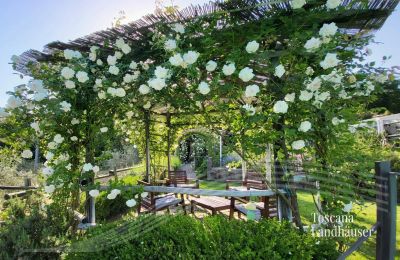 Maison de campagne à vendre Gaiole in Chianti, Toscane, RIF 3003 Sitzmöglichkeit im Garten