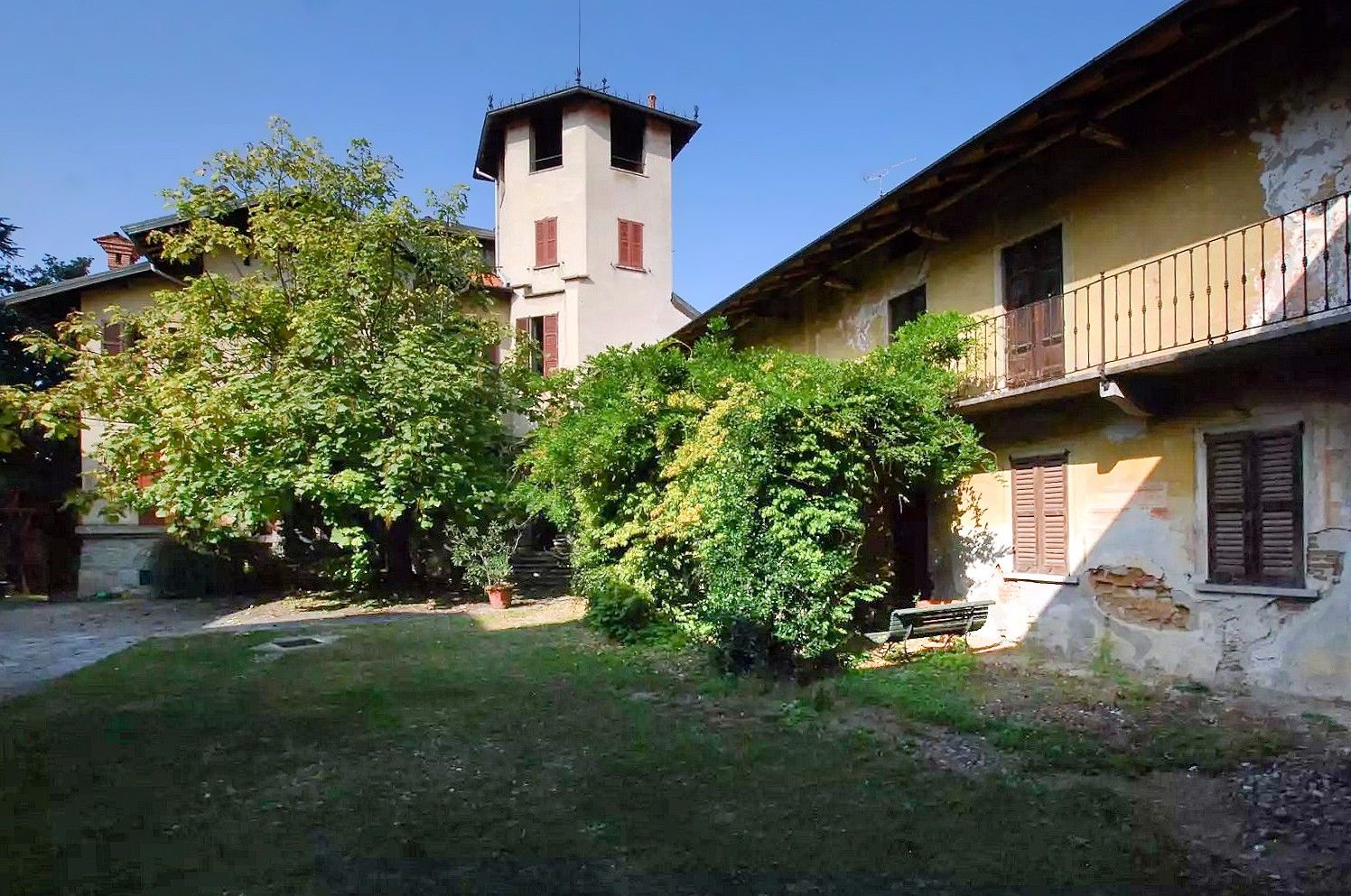 Images Majestueuze villa in kasteelstijl in Golasecca, Piemonte