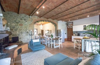 Maison de campagne à vendre Castiglione d'Orcia, Toscane, RIF 3053 Wohn-Essbereich mit Küchenzeile