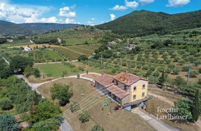 Maison de campagne à vendre Cortona, Toscane, RIF 3085 Landhaus und Zufahrt Garage