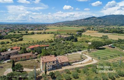 Maison de campagne à vendre Cortona, Toscane, RIF 3085 Blick auf Landhaus und Umgebung