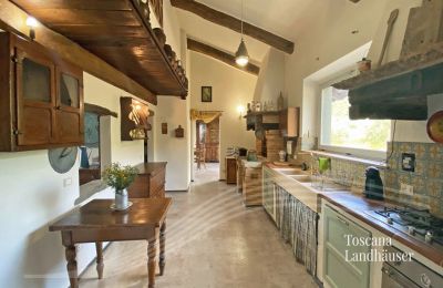 Maison de campagne à vendre Cortona, Toscane, RIF 3085 Küche mit Blick in Essbereich