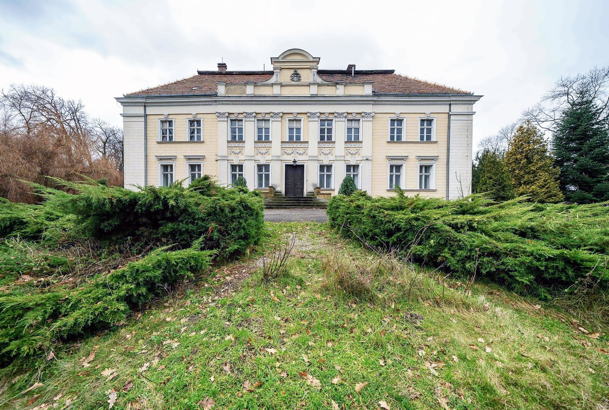 Images Classicistisch landhuis in Gola bij Gostynin, Wielkopolska