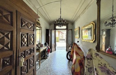 Historische villa te koop Verbano-Cusio-Ossola, Intra, Piemonte, Ingang