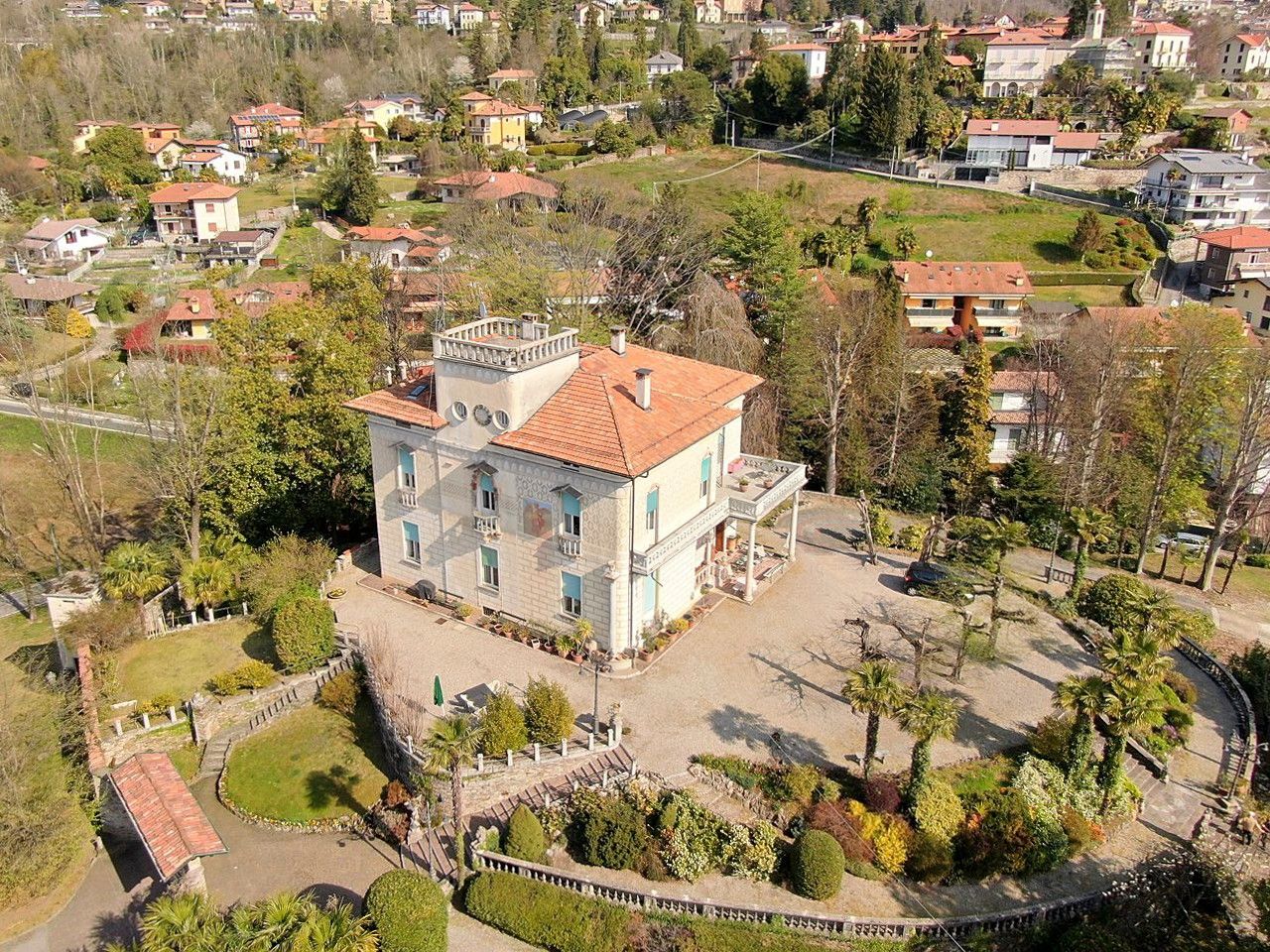 Images Prachtige historische villa in Verbania met panoramisch uitzicht op het meer