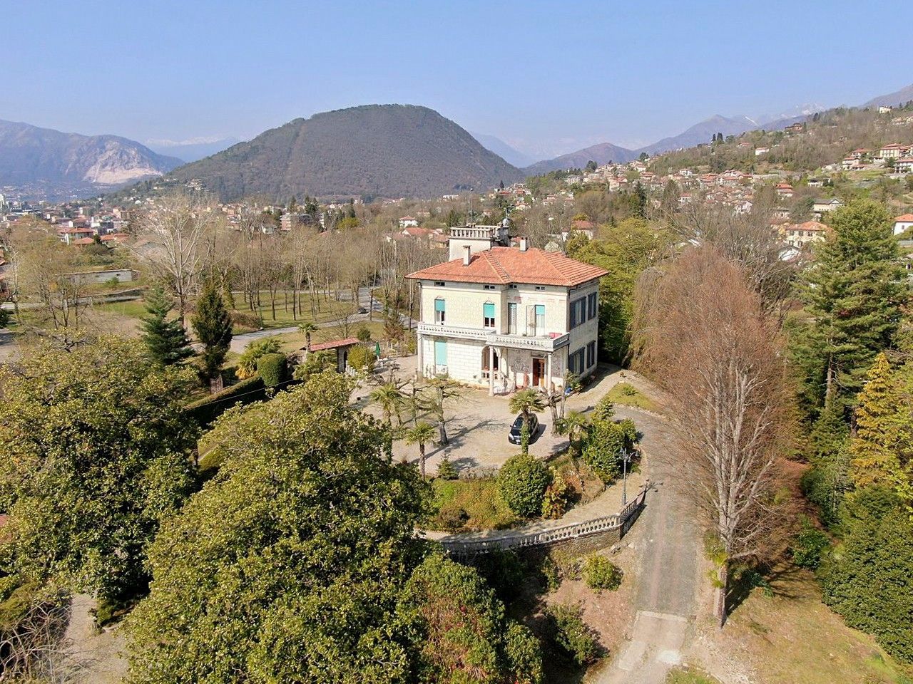 Images Prachtige historische villa in Verbania met panoramisch uitzicht op het meer