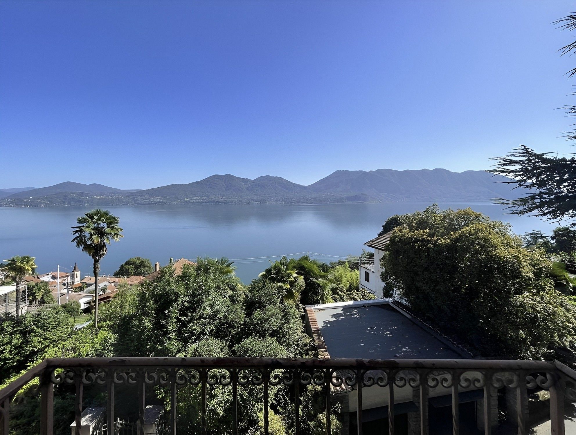 Images Panorama op het meer in Oggebbio: villa met tuin en vakantiehuis