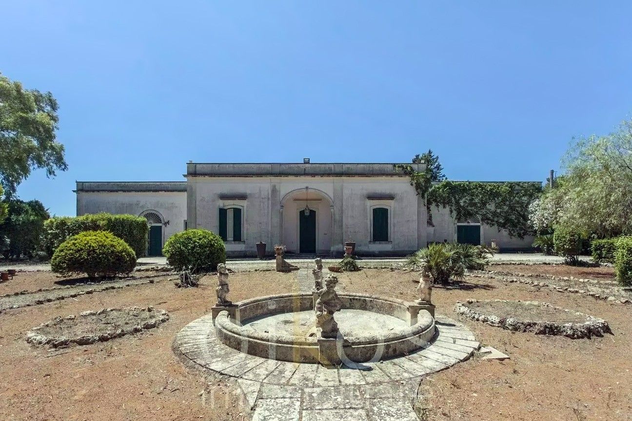 Images Elegante historische villa met zwembad en tuin in de buurt van Lecce