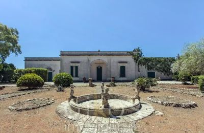 Propriétés, Villa historique avec piscine et jardin près de Lecce