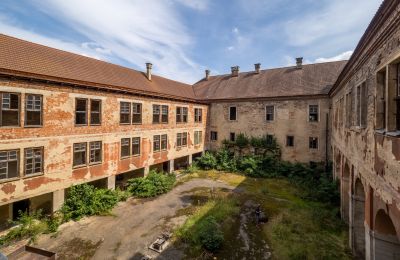 Château à vendre Kounice, Zámek Kounice, Středočeský kraj, Cour intérieure