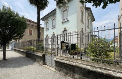 Appartement du château à vendre Luino, Lombardie, Vue extérieure