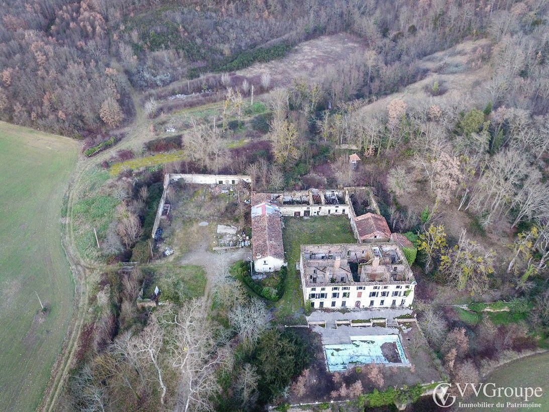 Photos Abbaye du 14ème siècle inscrite aux monuments historiques,  Foix - Ariège