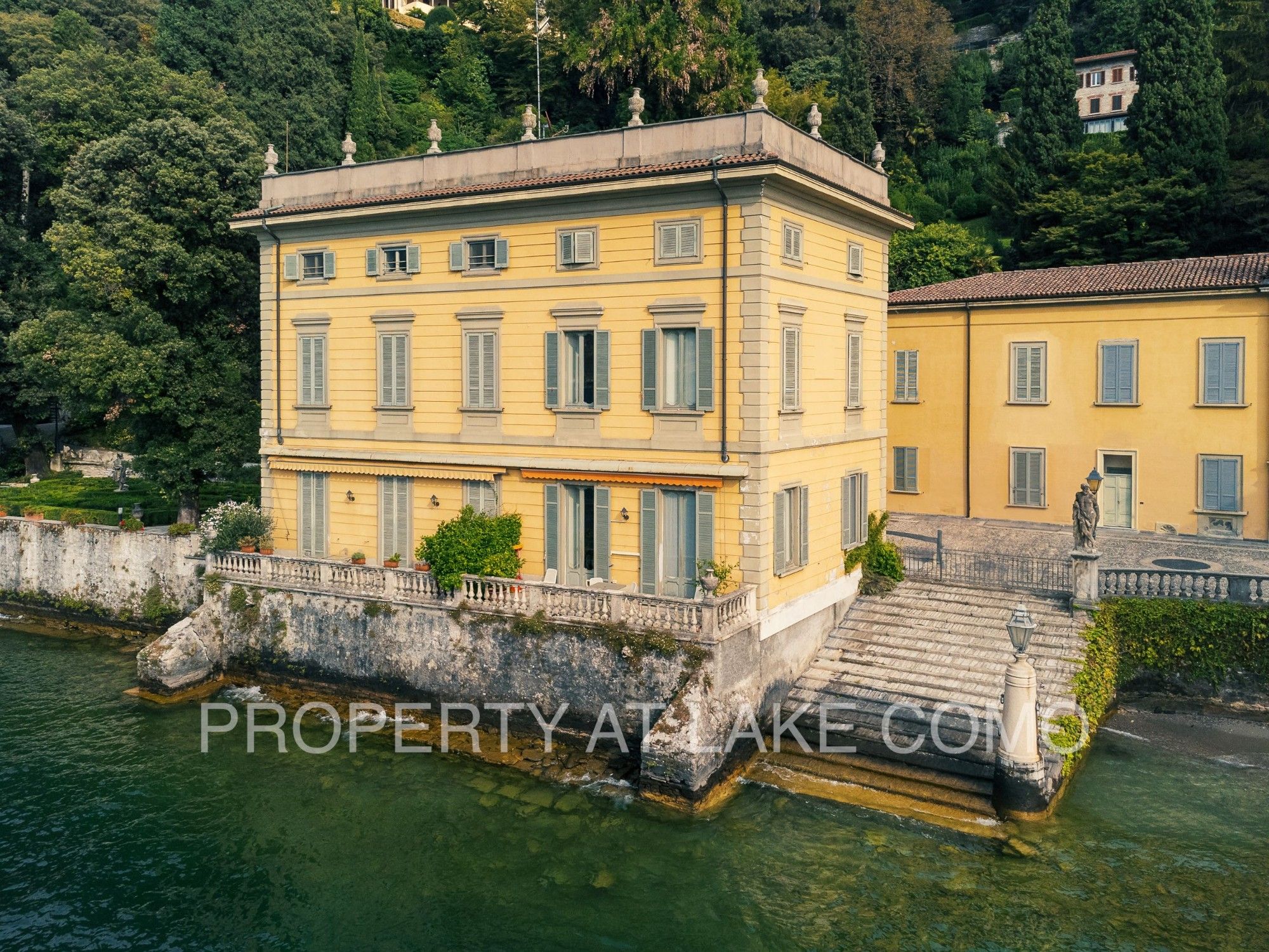 Photos Appartement de luxe au bord du lac dans la Villa Taverna à Torno