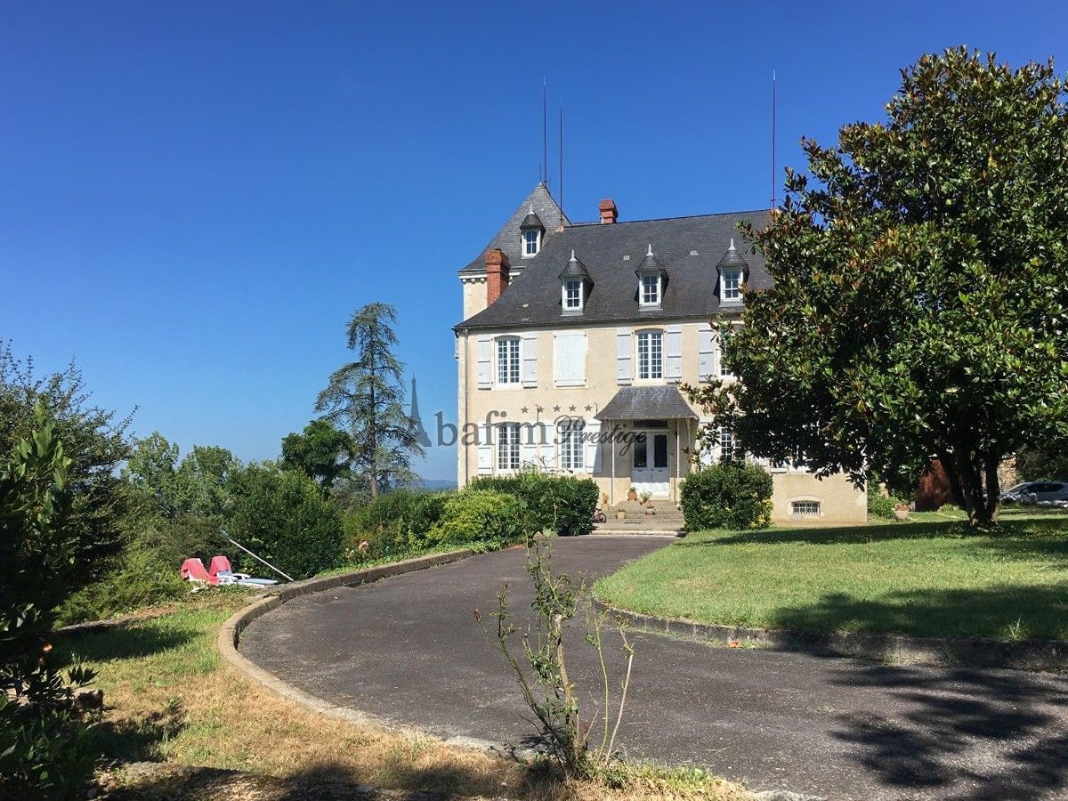 Photos Château rénové avec vue sur les Pyrénées