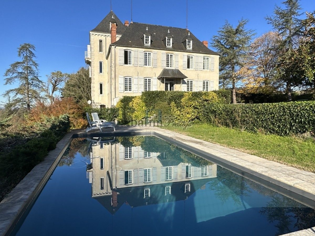 Photos Château rénové avec vue sur les Pyrénées