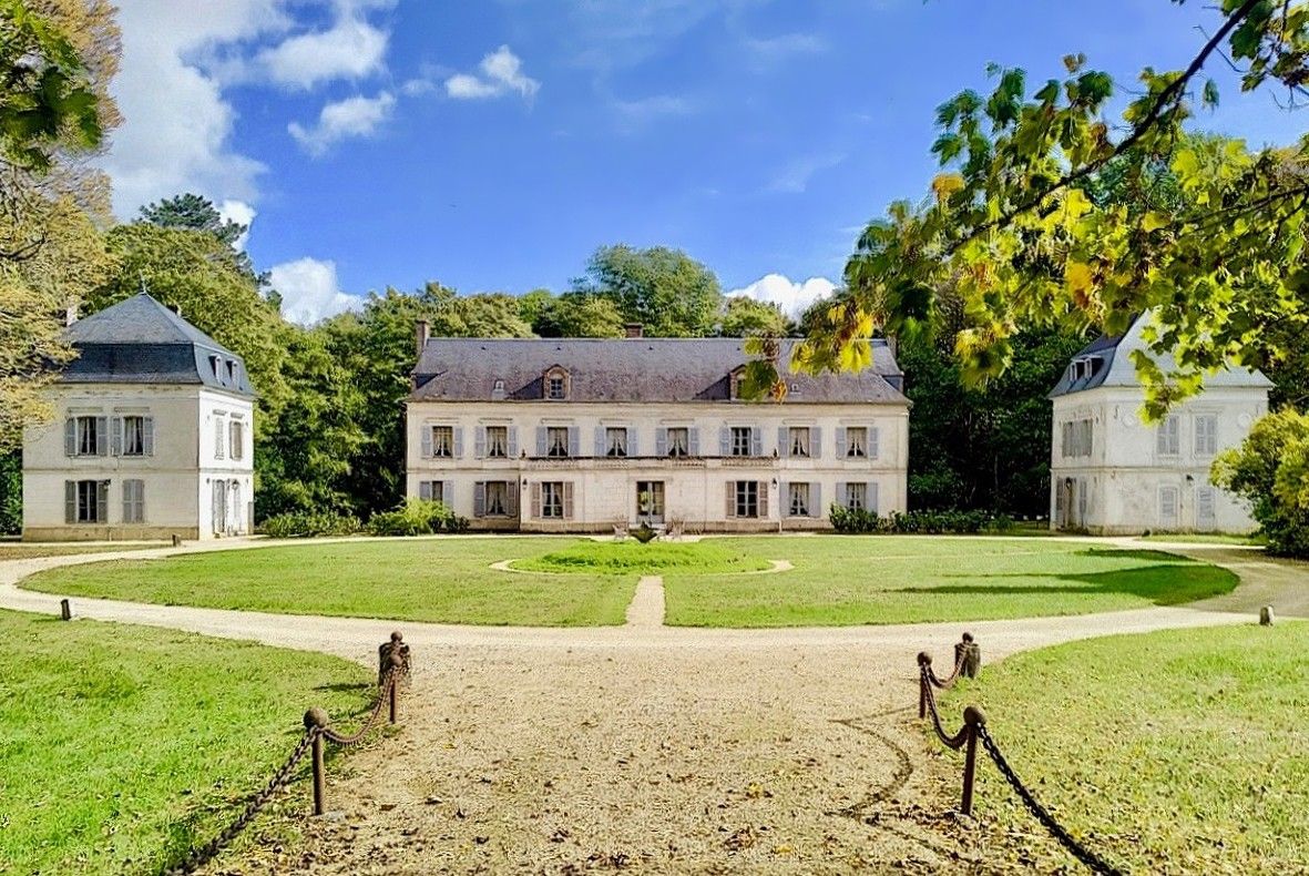 Images Prachtig kasteel in de Yonne, 150 km ten zuiden van Parijs