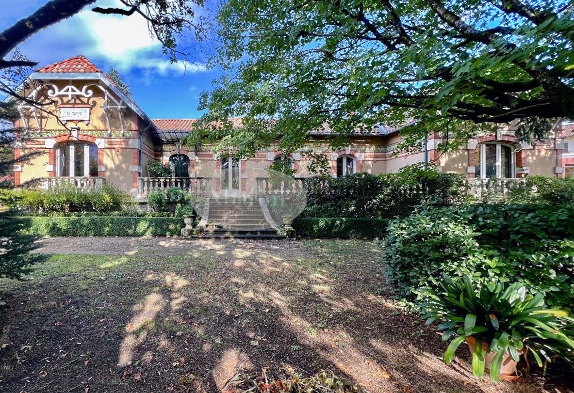 Photos Villa historique avec maison d'hôtes et jardin à Castres