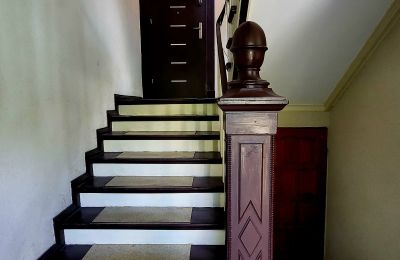 Historische villa te koop Wrocław, Korfantego 15, województwo dolnośląskie, klatka schodowa w willi na Krzykach