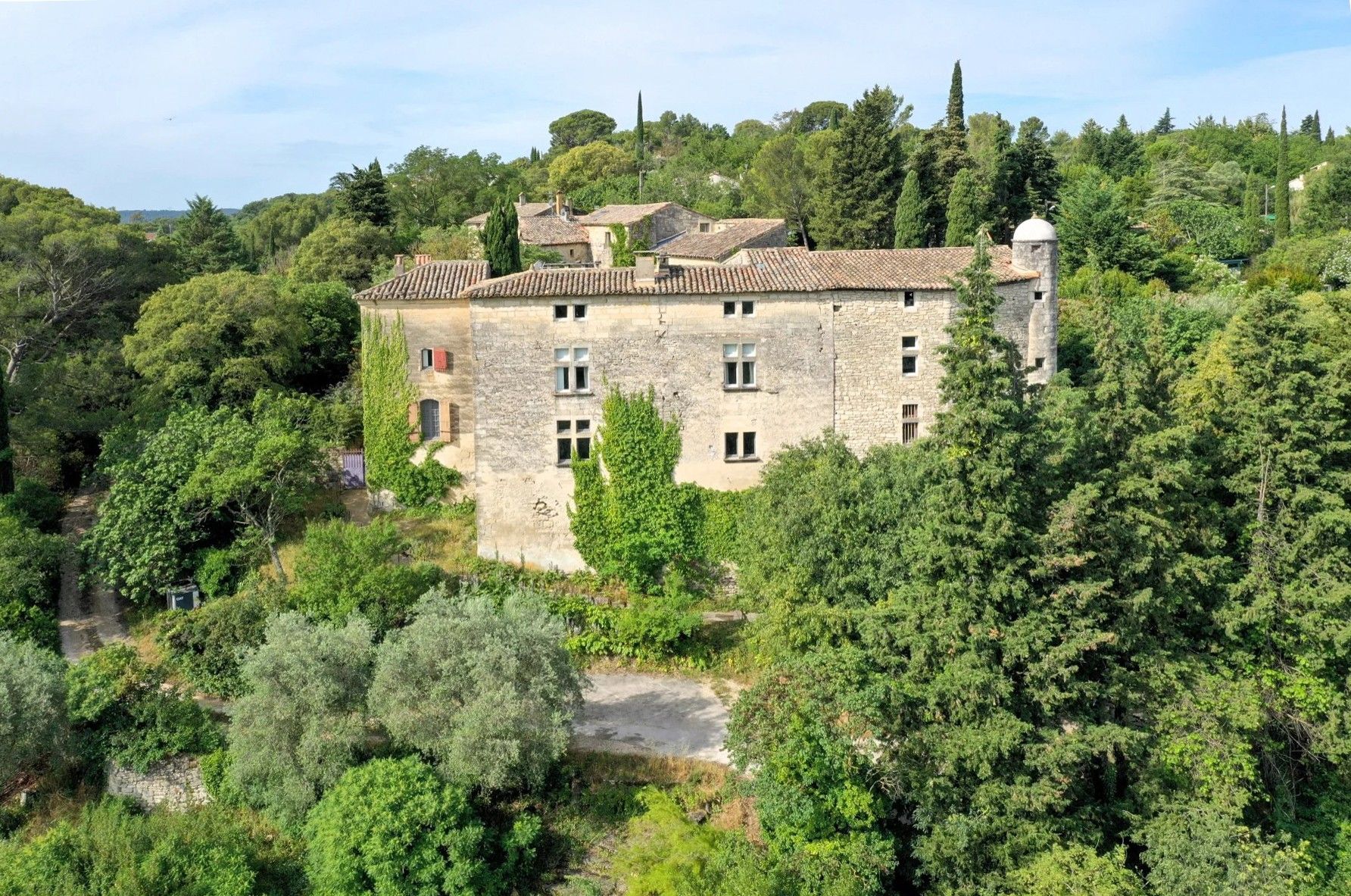 Photos Château à Uzès : l'histoire rencontre le confort moderne