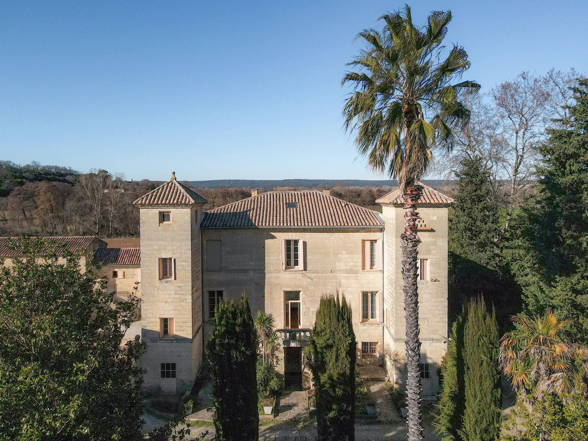 Photos Château du 18ème siècle près d'Uzès - parc de 1 ha, dépendances