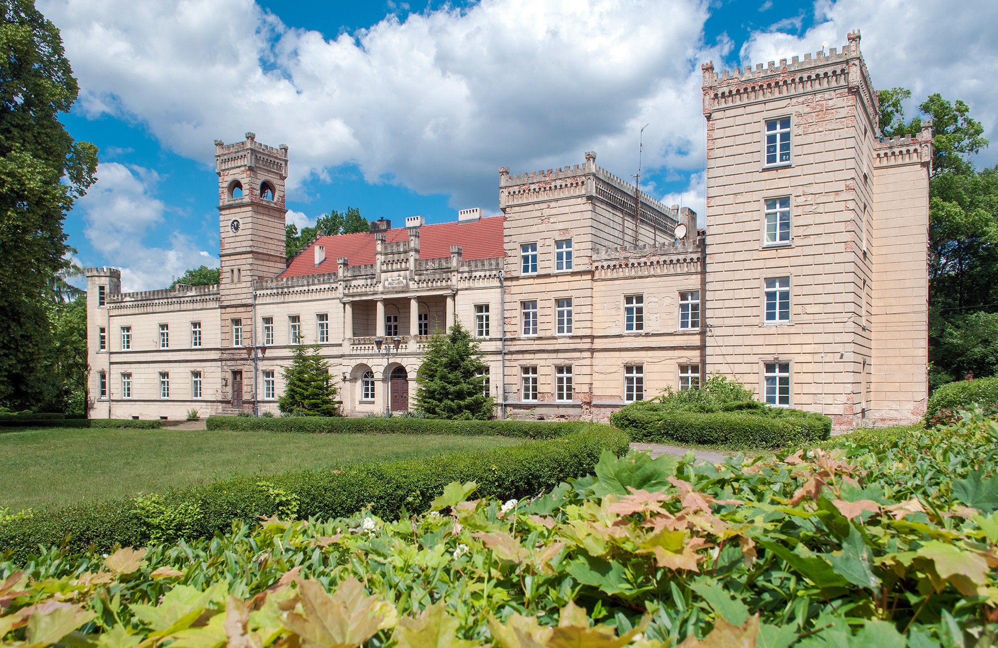 Images Kasteel in Gościeszyn - Engelse neogotiek in Groot-Polen