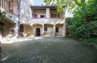 Propriété historique à vendre Uzès, Occitanie, Cour intérieure