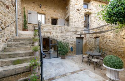 Propriété historique à vendre Uzès, Occitanie, Cour intérieure