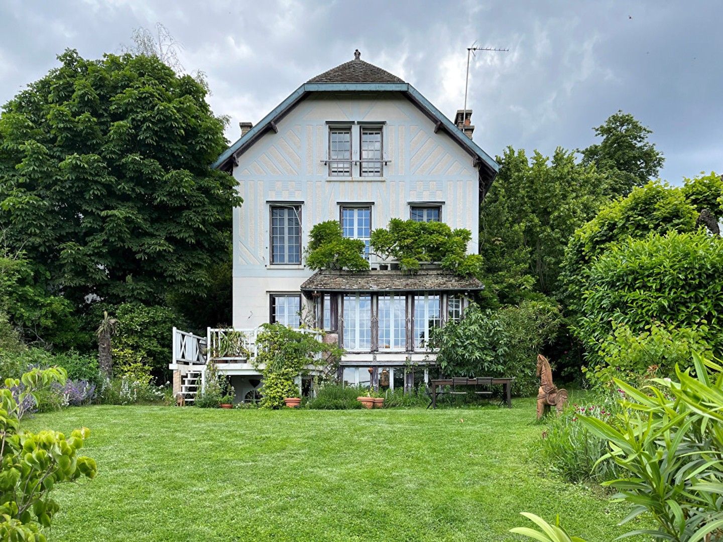 Images Huisje met tuin en uitzicht op de vallei in het westen van Parijs