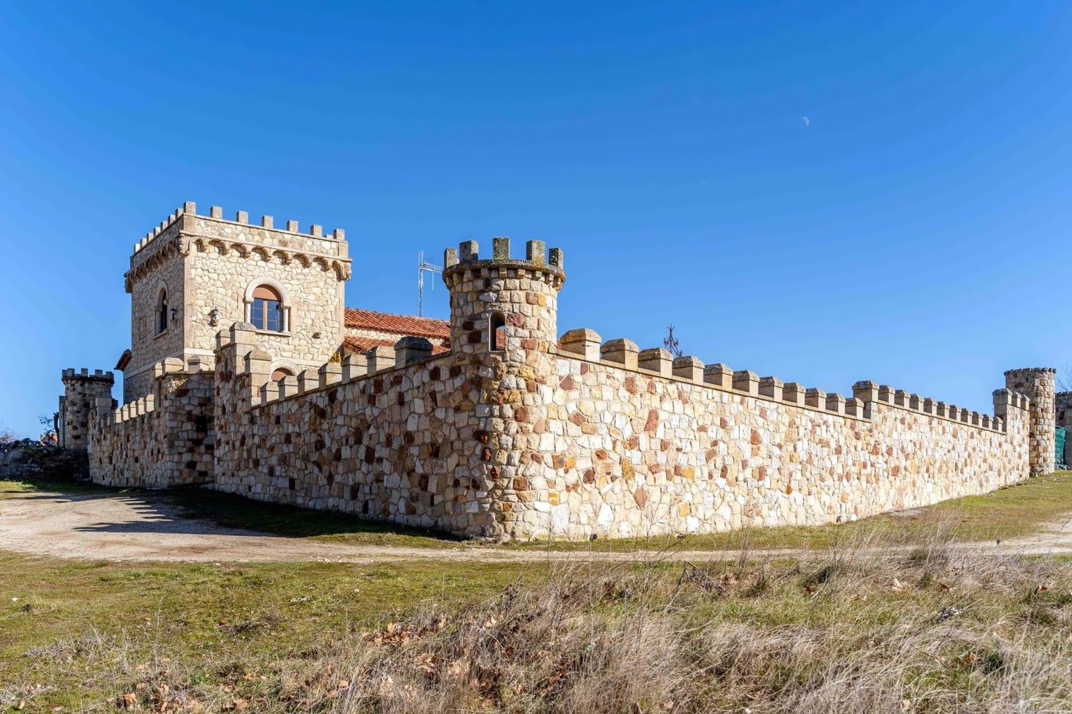 Photos Corps de ferme fortifié avec licence touristique