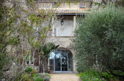 Propriétés, Demeure de caractère avec jardin et cave à vin historique près d'Uzès