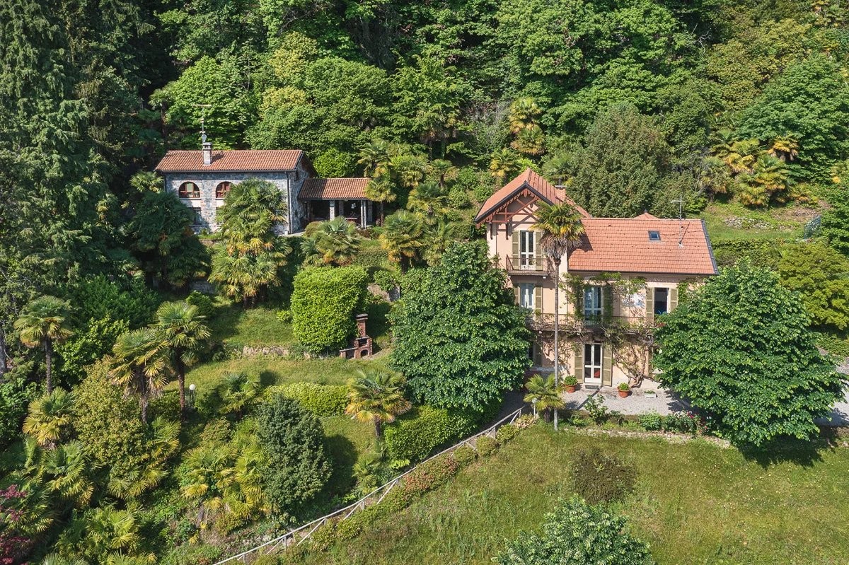 Images Prestigieus landgoed bestaande uit villa en bijgebouw aan het Lago Maggiore