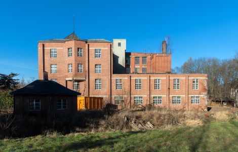 /pp/cc_by/thumb-new-lofts-old-factory.jpg