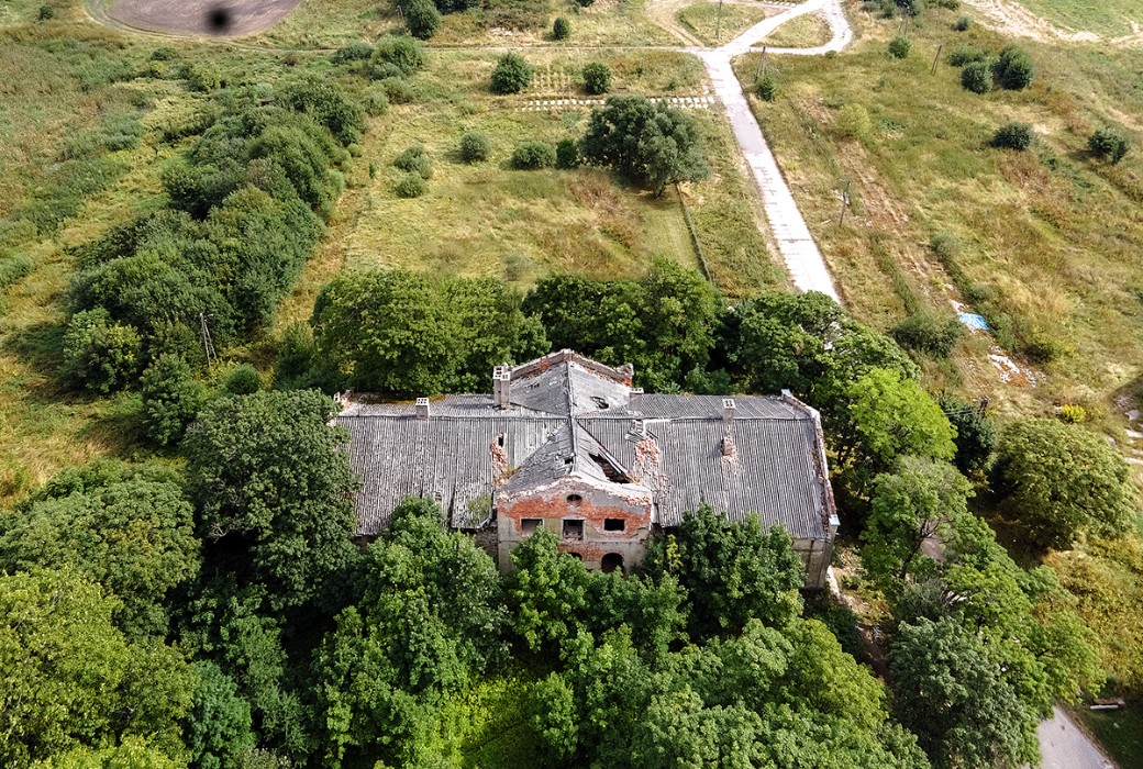 Lenarty: Altes Gutshaus in den Masuren, Lenarty