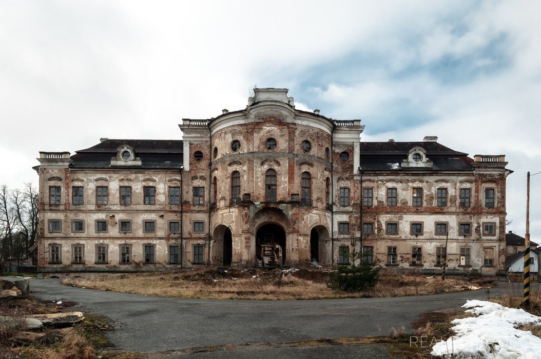 Barockschloss in Týnec, Týnec