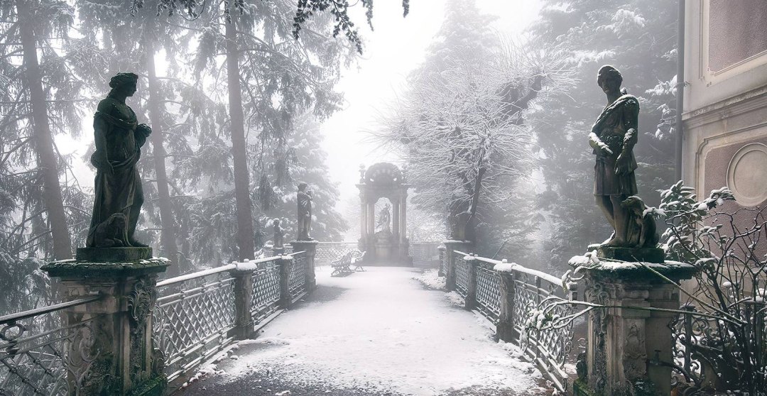 Mystérieux : parc hivernal Villa sur le lac de Côme